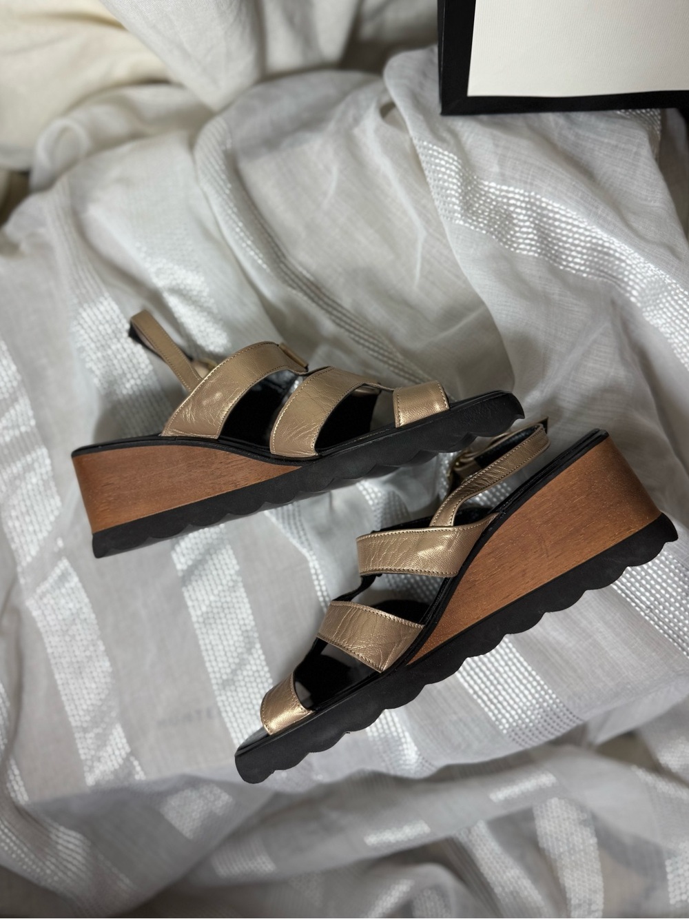 Vintage Y2K Wedge Gladiator Metallic Gold Slingback Strappy Sandals Wooden Heel